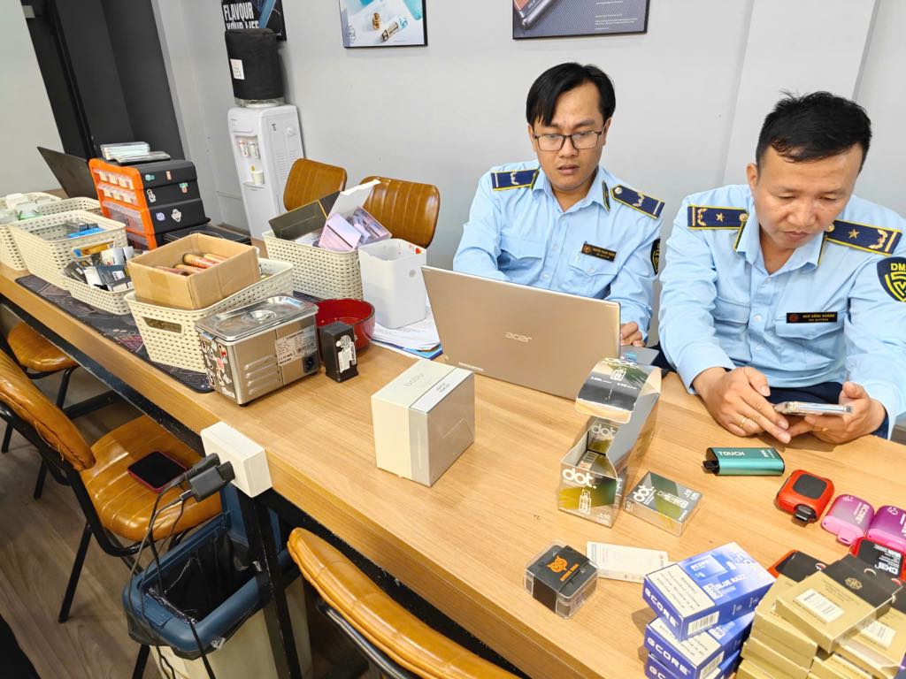 打击走私和假冒商品：难以取样猪肠；Đoàn Di Băng家卖什么产品？