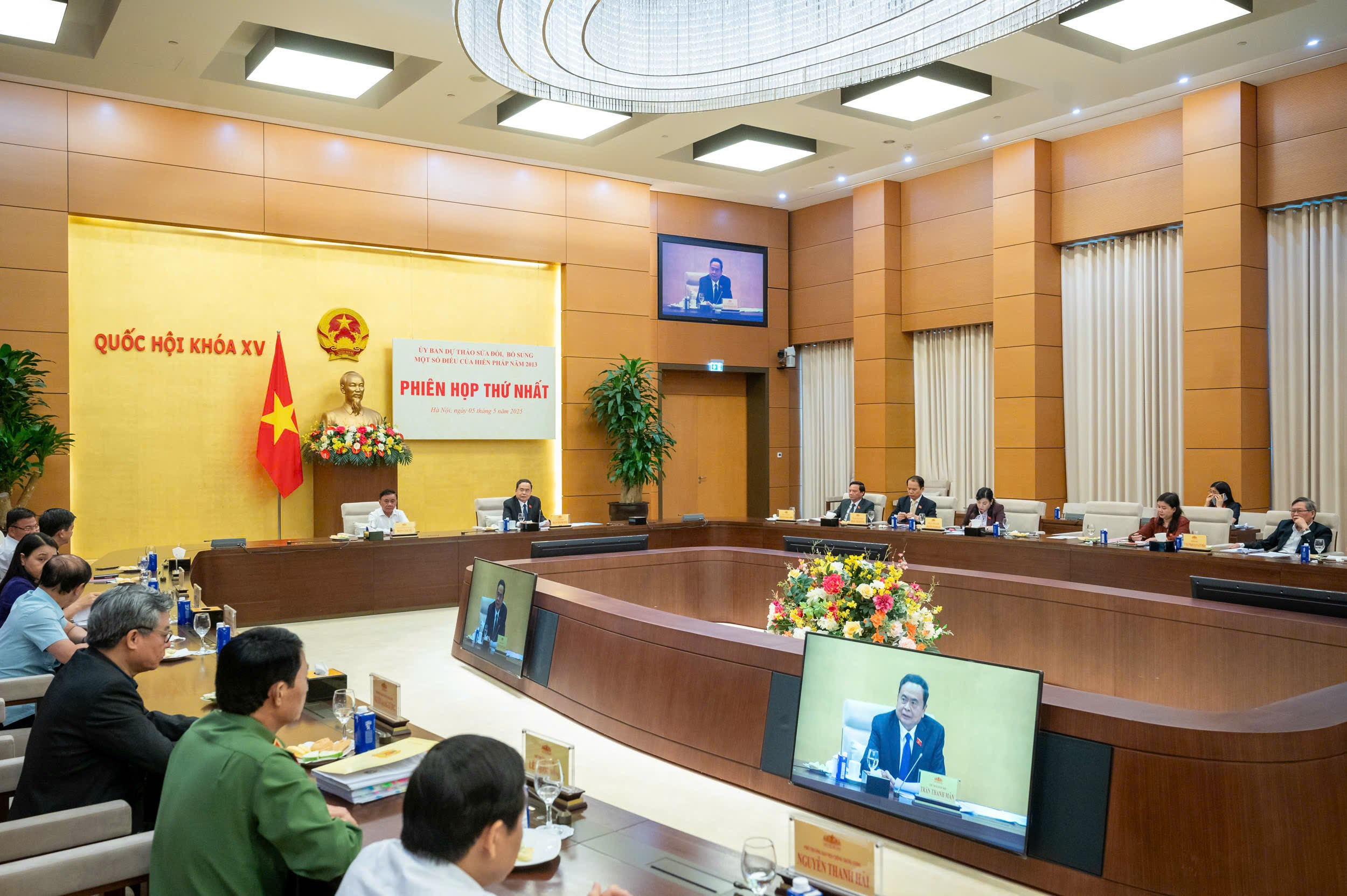2013年宪法修正案起草委员会召开第一次会议