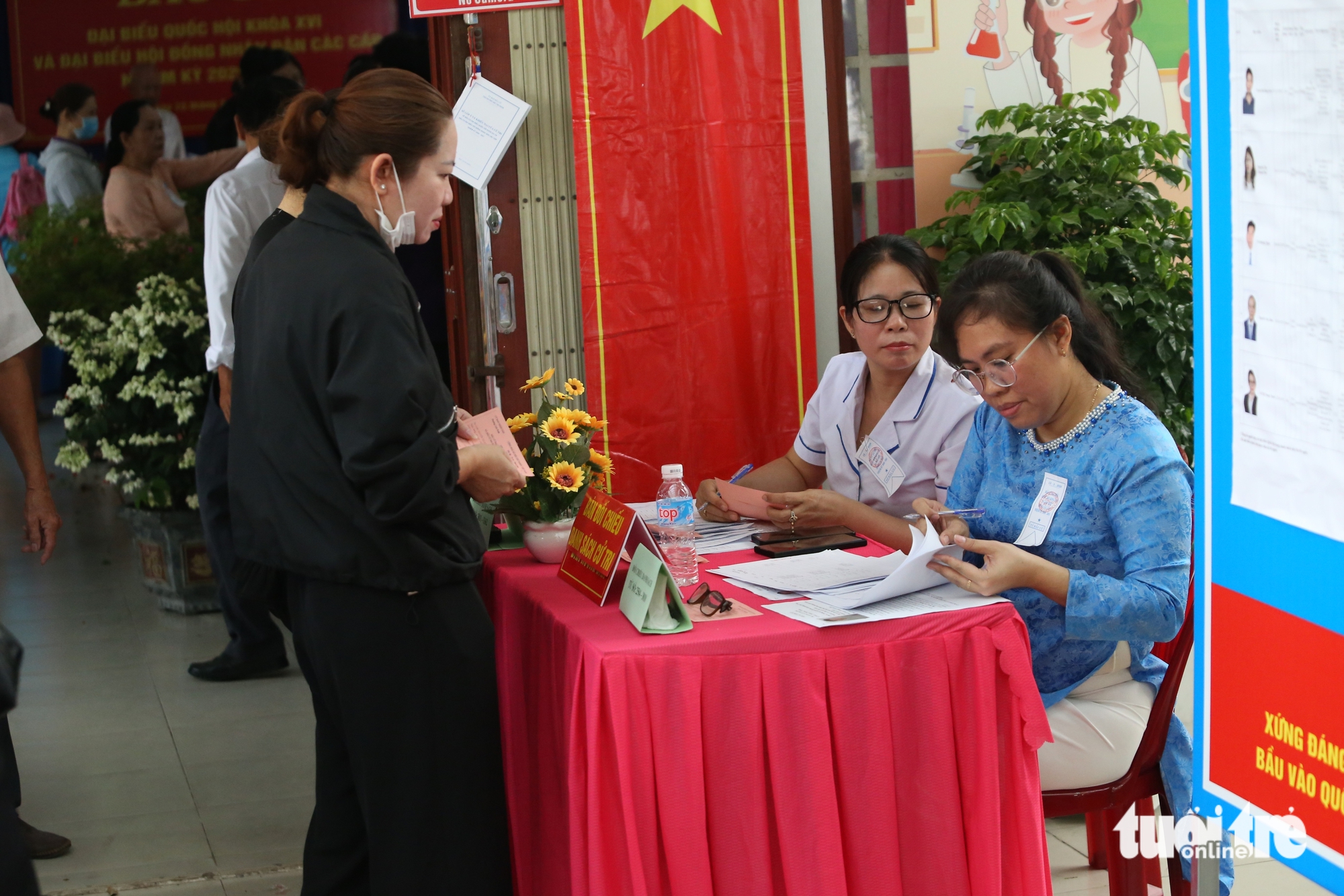 胡志明市工人和市民寄託信任的選票