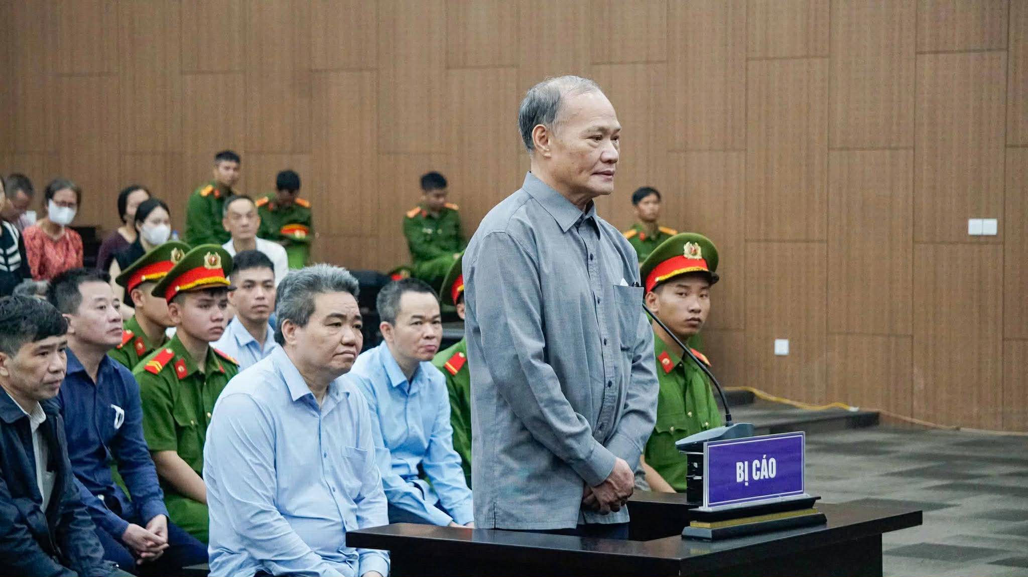 董事长请求出售175两黄金和1000平方米土地以弥补40亿贿赂案的后果