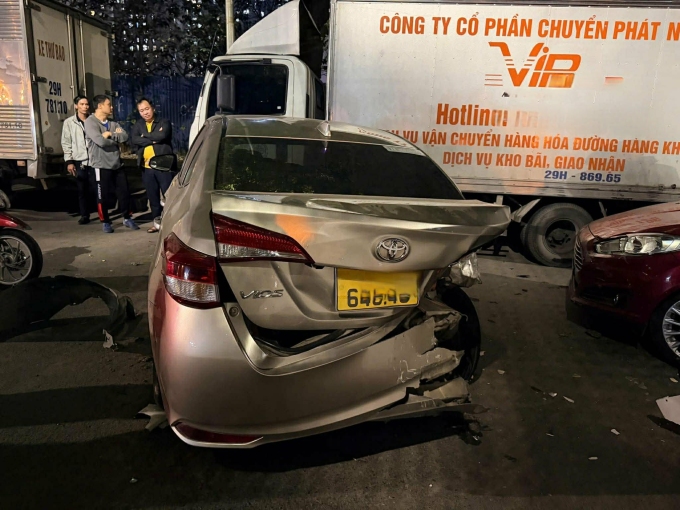 河內市中心街道發生連環車禍