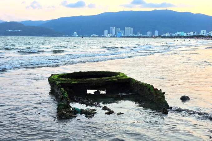 疑似坦克物體浮出歸仁海灘