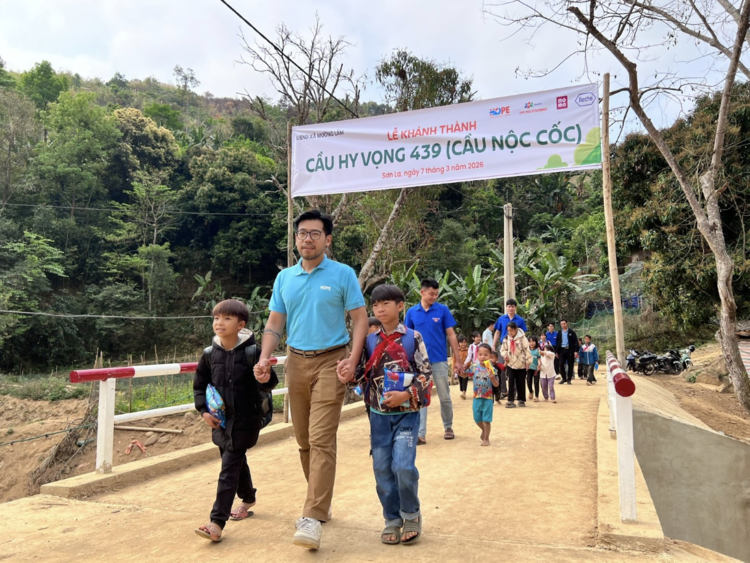 為山羅省山區1600多名村民落成橋梁