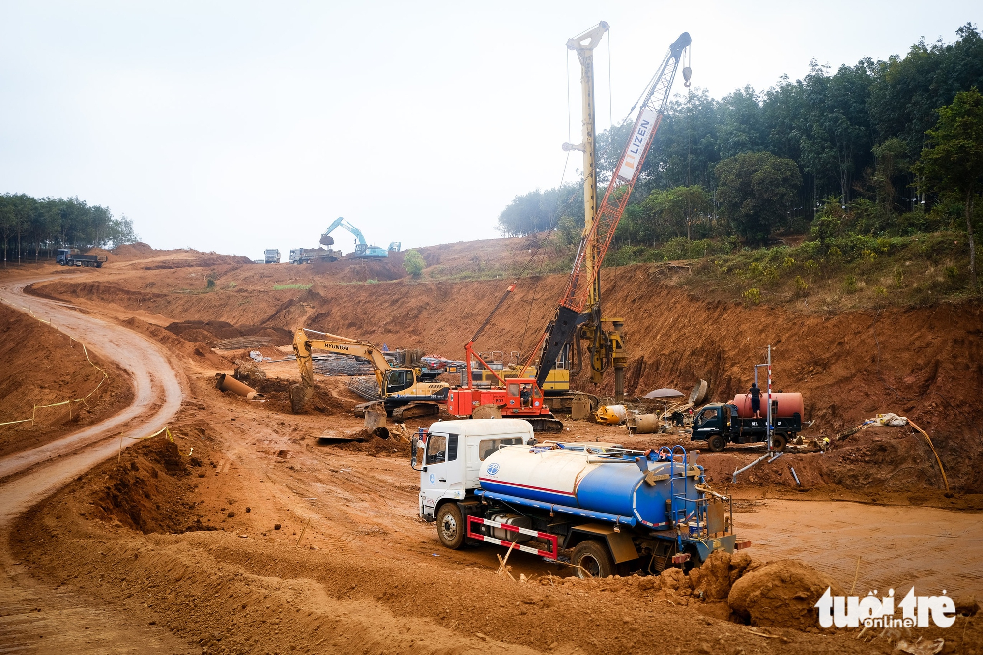 歸仁-波來古高速公路在油價、沙石價格波動中“奮力”推進進度