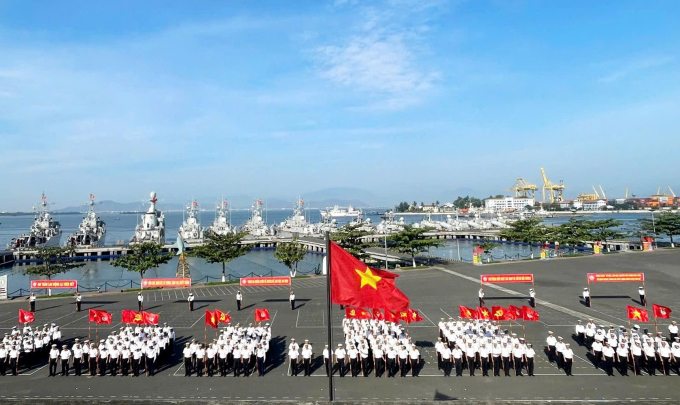 国家主席：'海军必须精、简、强，成为海上的依靠'