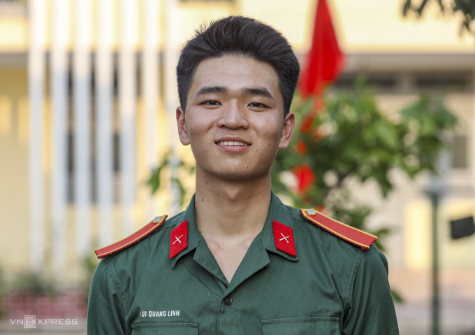 首次在俄罗斯阅兵的20岁士兵