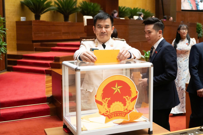 今天上午國會批准任命副總理、新任部長