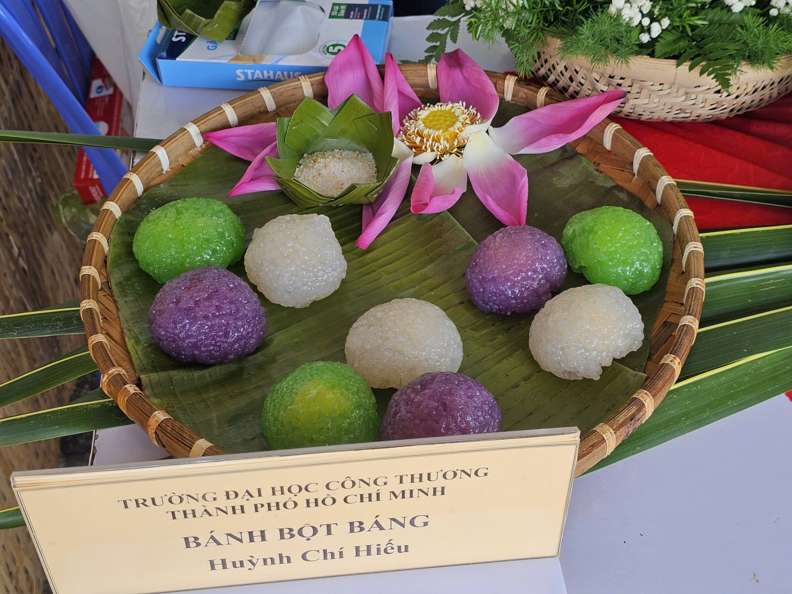 在芹苴和金甌欣賞數百種民間美食