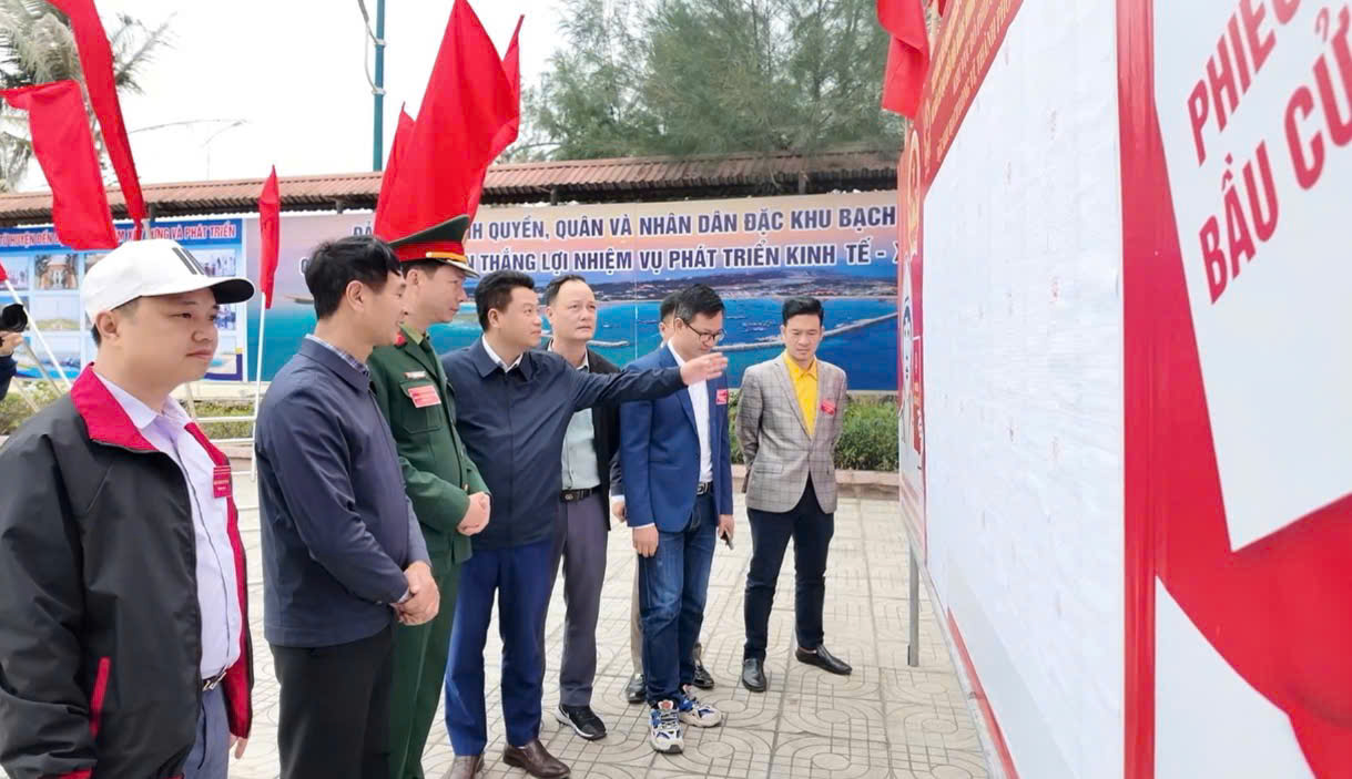 白龙尾特别行政区是海防市唯一提前选举的地方，不选举乡镇级人民议会