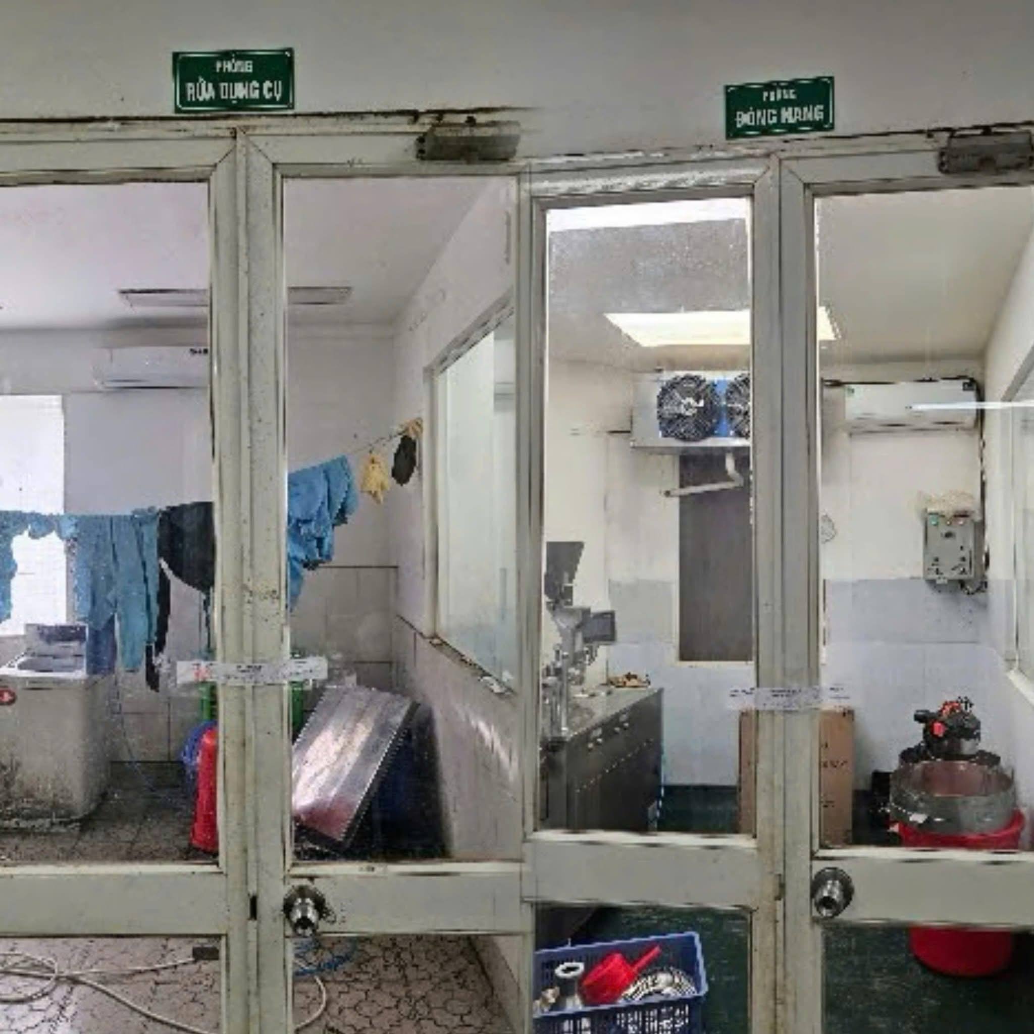 打击走私和假冒商品：难以取样猪肠；Đoàn Di Băng家卖什么产品？