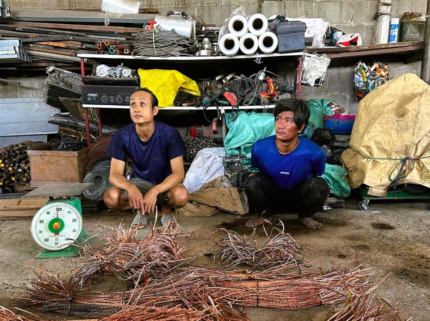 同奈省公安逮捕兩名涉嫌在邊瀝-隆城高速公路上盜竊電纜的嫌疑人