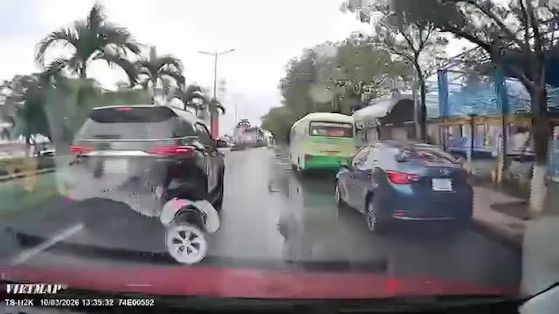 司機因在路中間停車被罰款