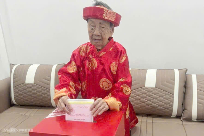 116歲老奶奶和多位百歲選民參與選舉