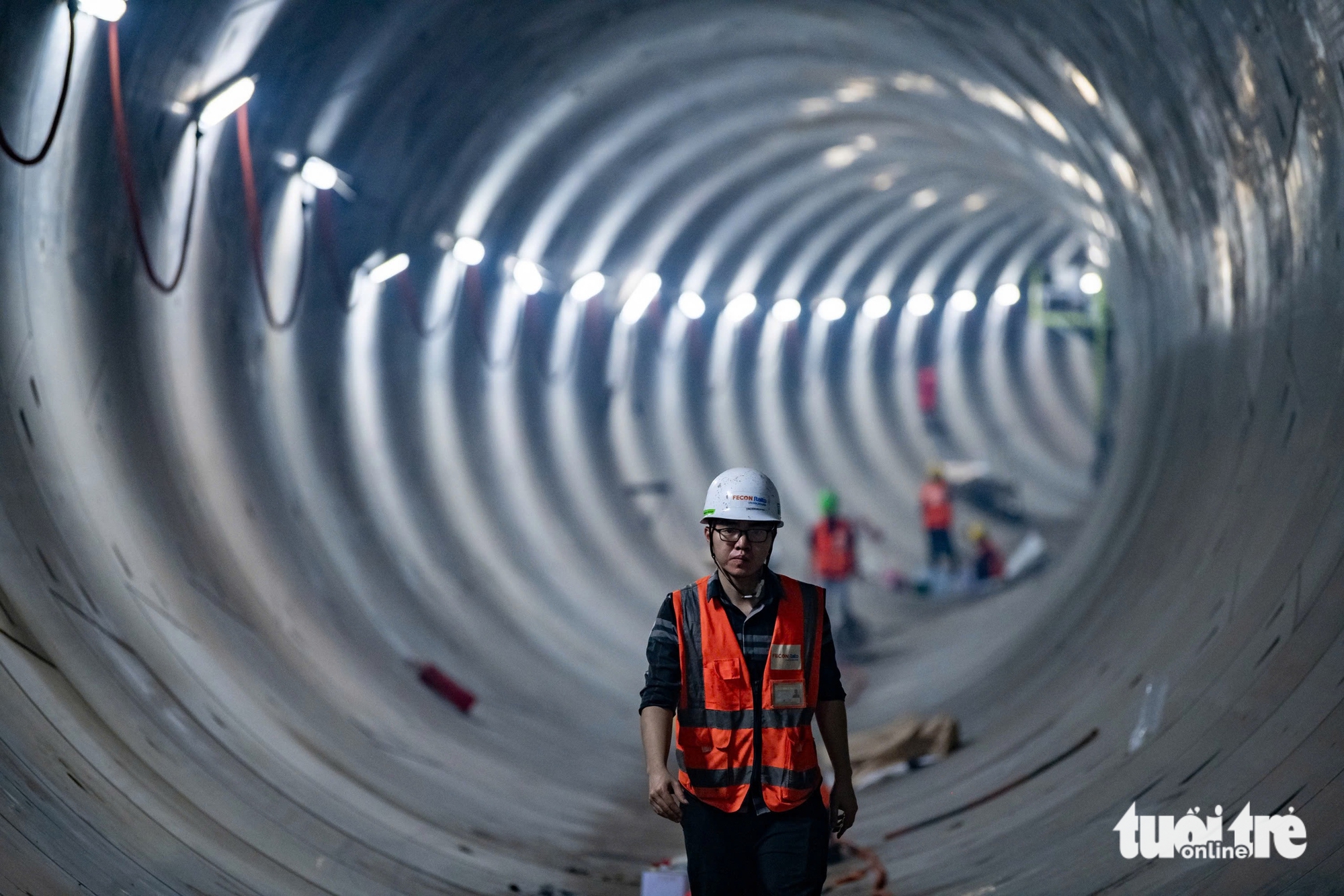 近距離觀察剛剛貫通的深達30米的Nhổn - 河內站地鐵隧道