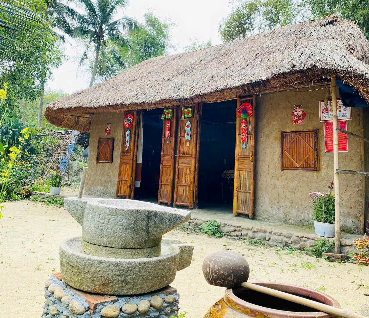 草屋土牆在戈科村,喚起往昔記憶