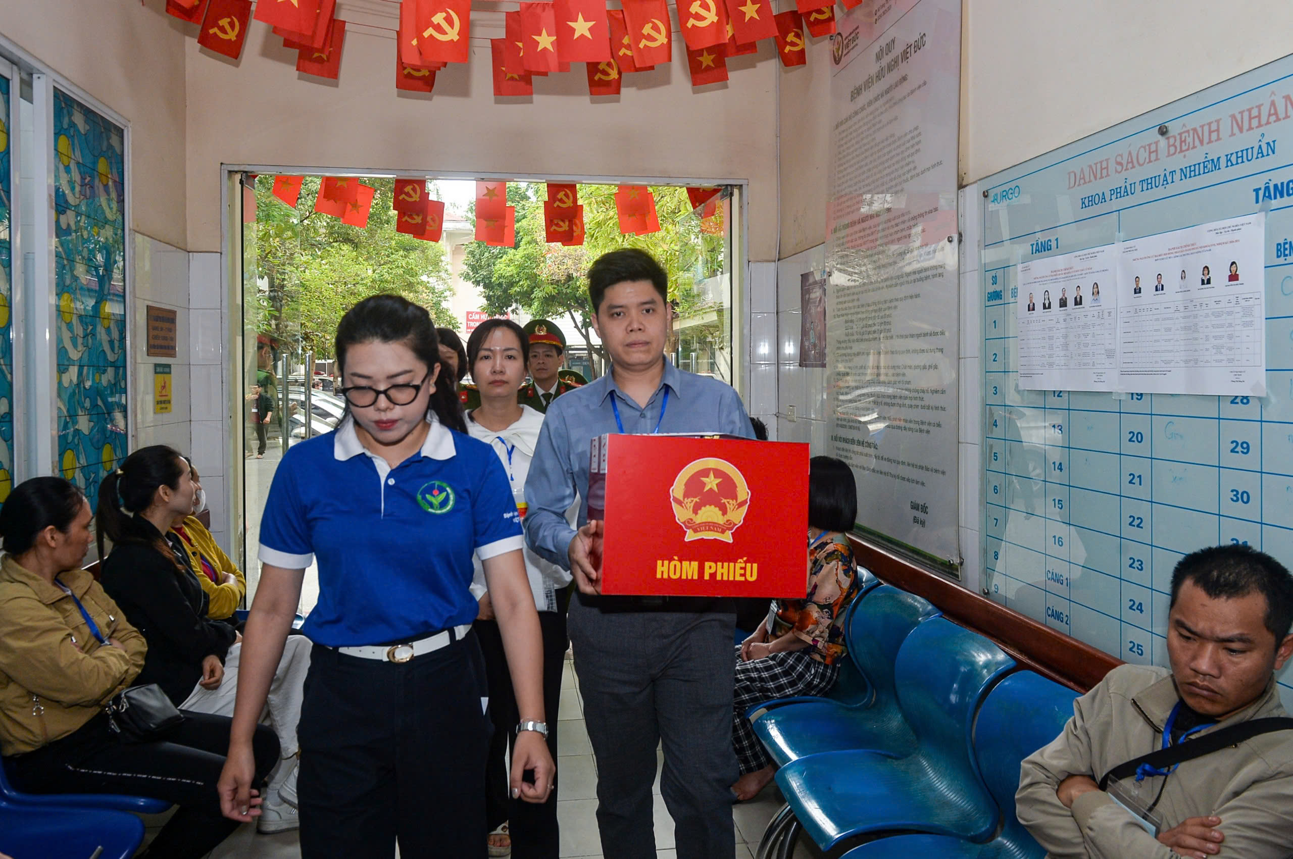 投票箱直達病床:選舉日選票令人感動