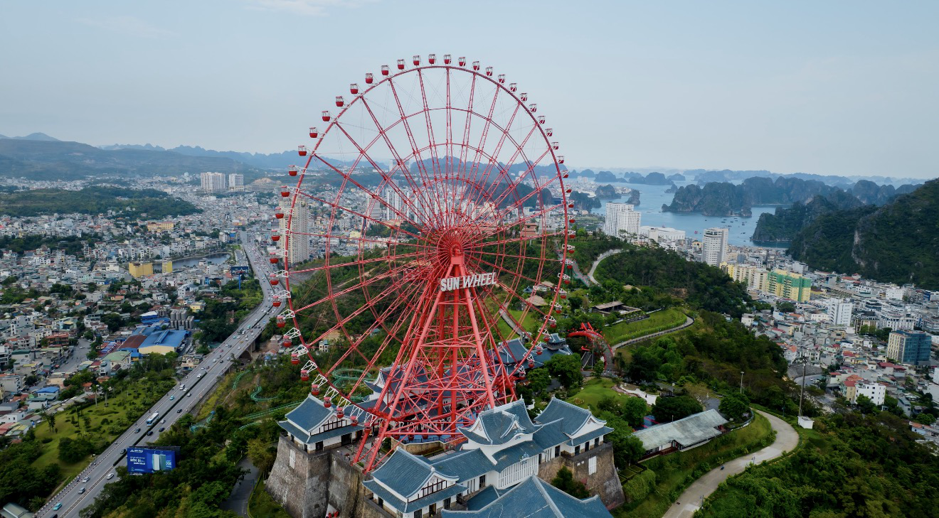 下龍太陽世界在4·30假期首日吸引遊客