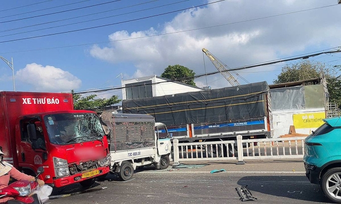 三車連環相撞,頭頓市入口處交通擁堵