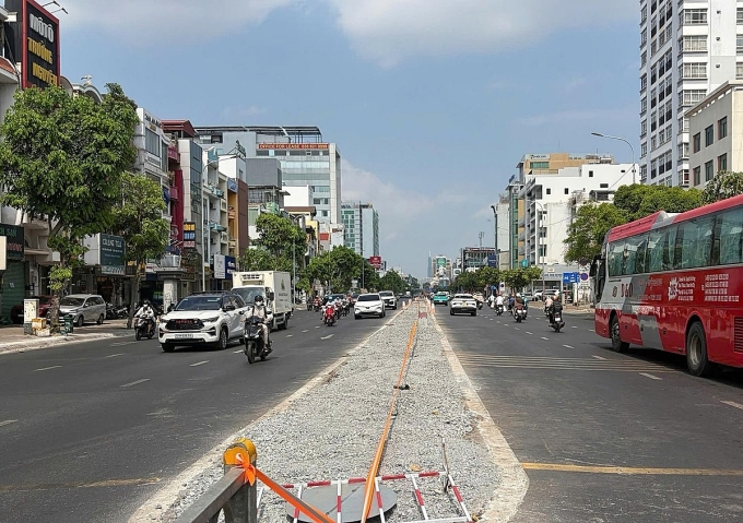 胡志明市在新山一門戶開通2.5公里長的逆行車道