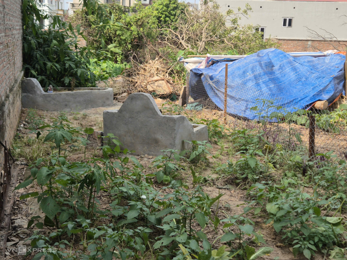 擅自修建墳墓堵塞五戶農民生產用地入口