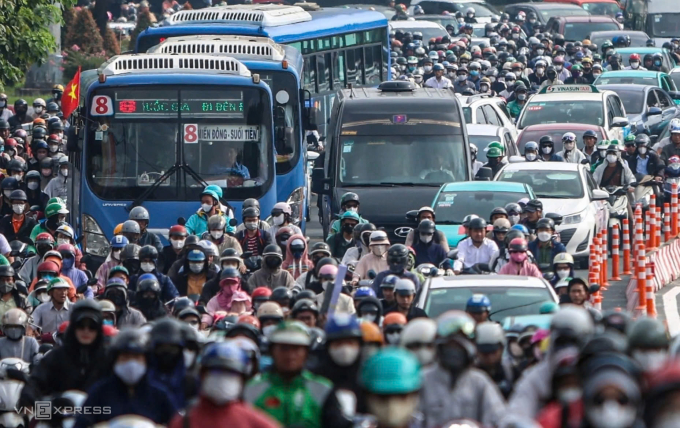 胡志明市如何實施全民免費公交車政策