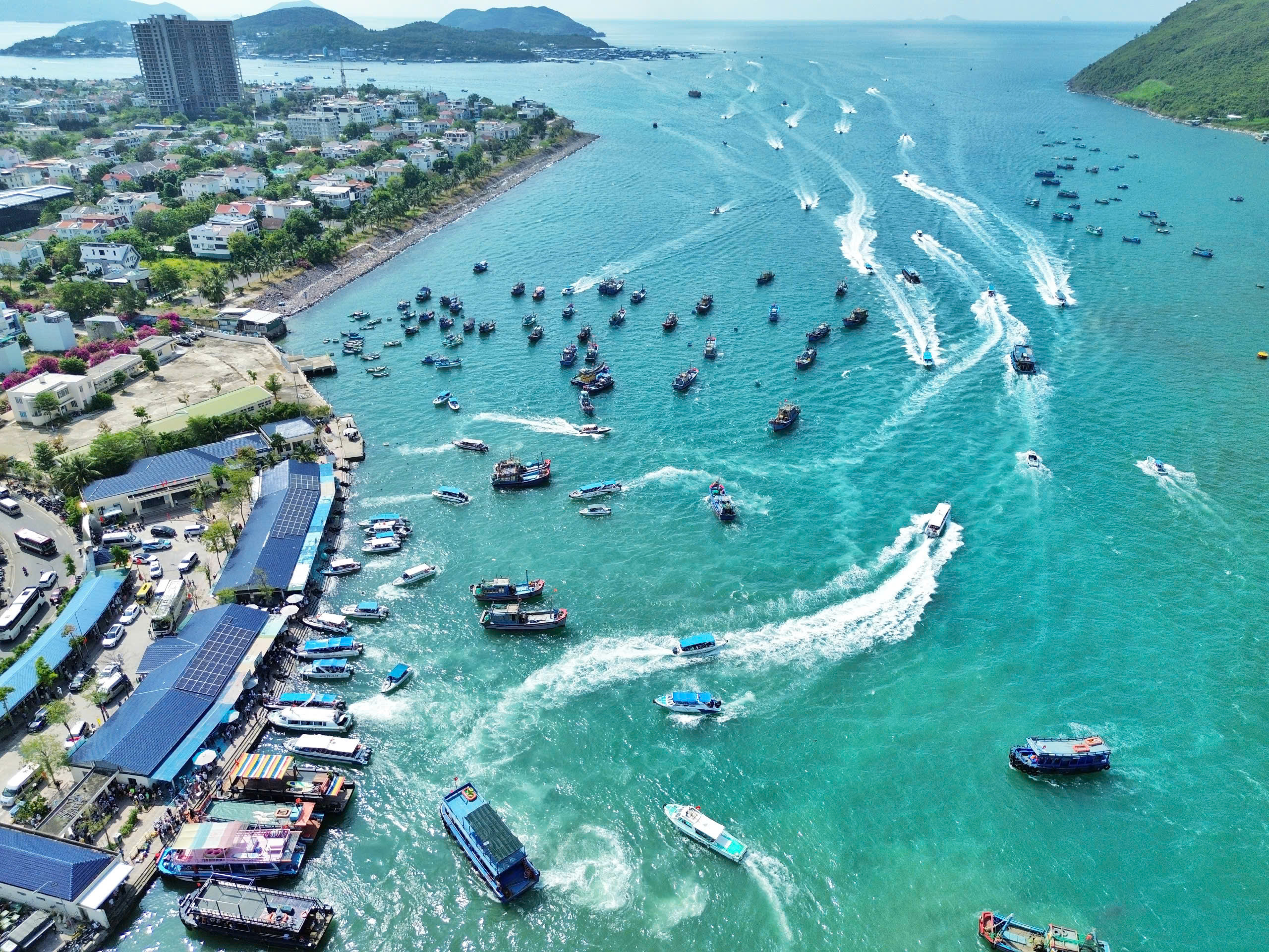芽庄海岛旅游吸引大量游客