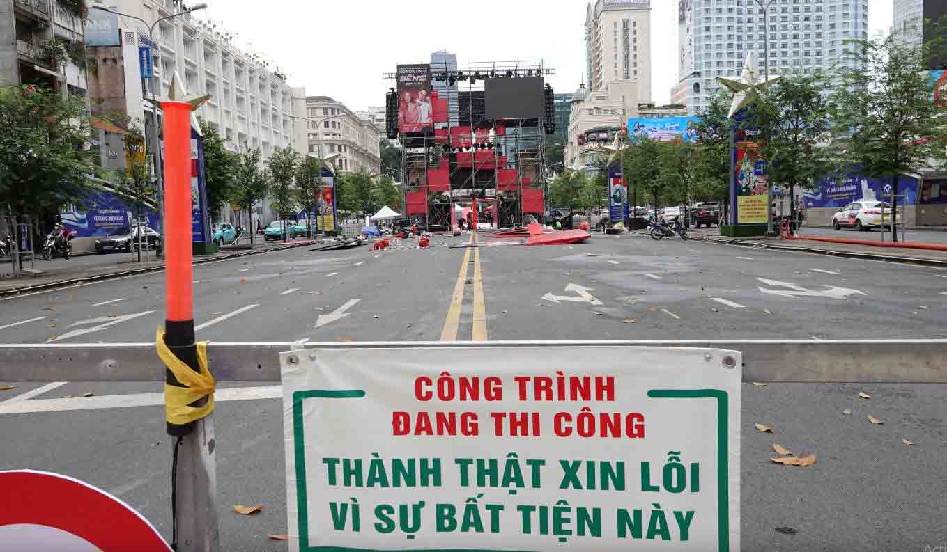 离开黎利路,胡志明市在哪里组织活动?