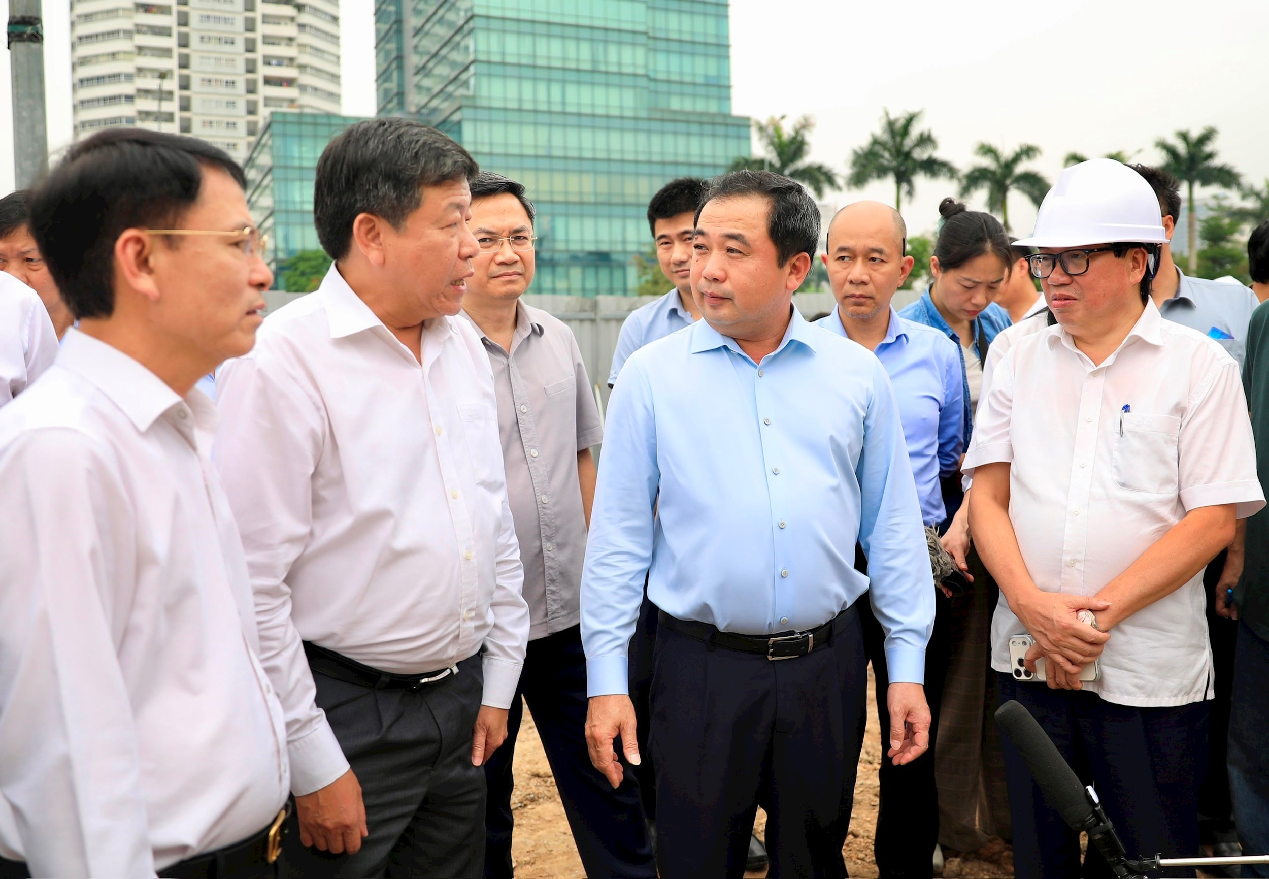 河內市委書記陳德勝:'嚴肅處理沿拉溪渠的違規行為,不徇私情,避免法律失效'