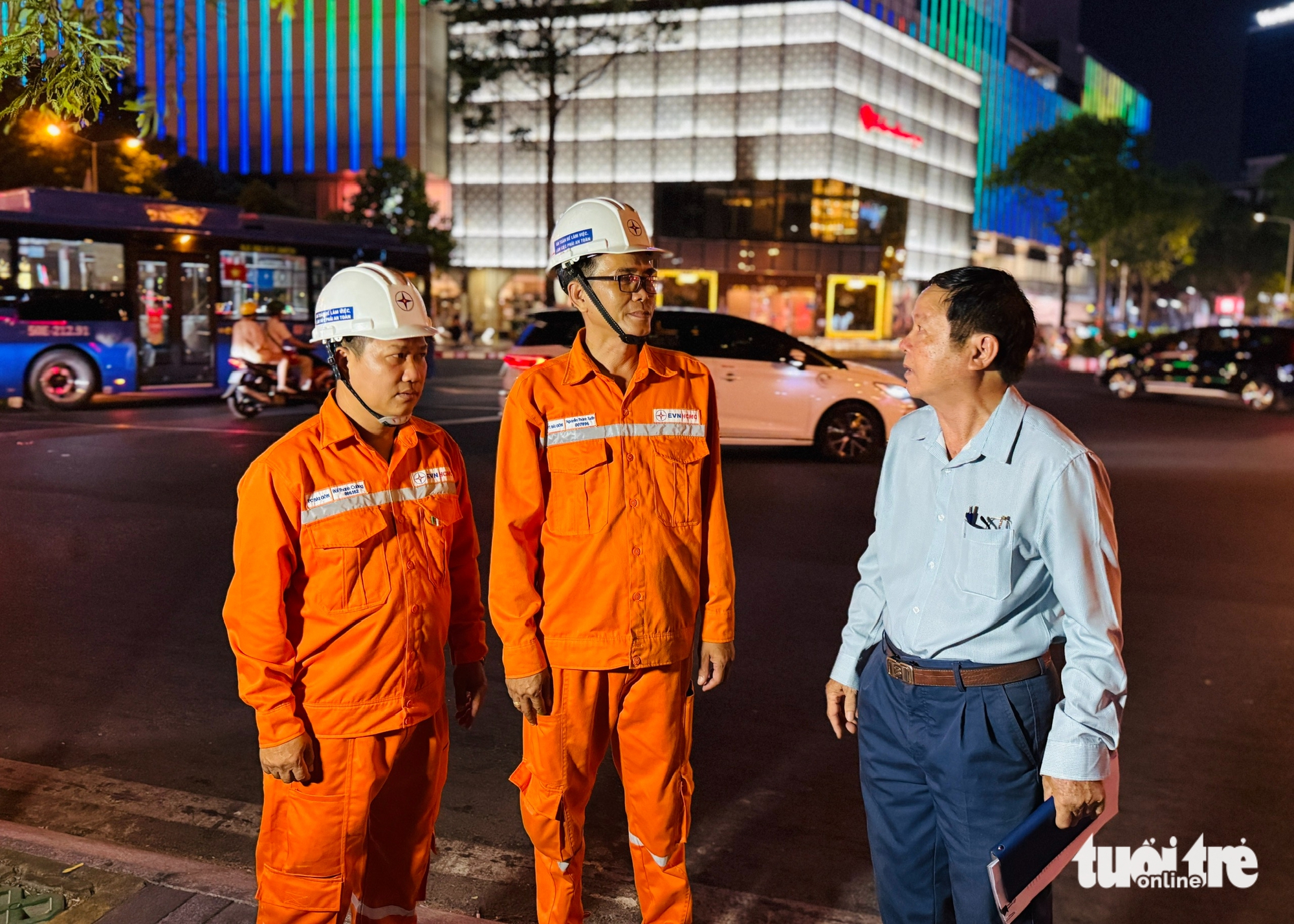 眾多企業按要求關閉大型廣告牌以節約用電