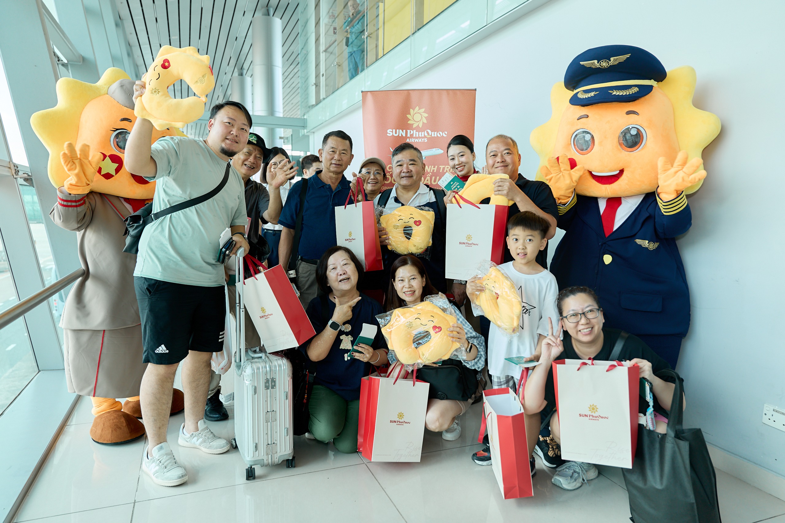 Sun PhuQuoc Airways 執飛首個國際航班，運送200多名臺灣旅客至富國島