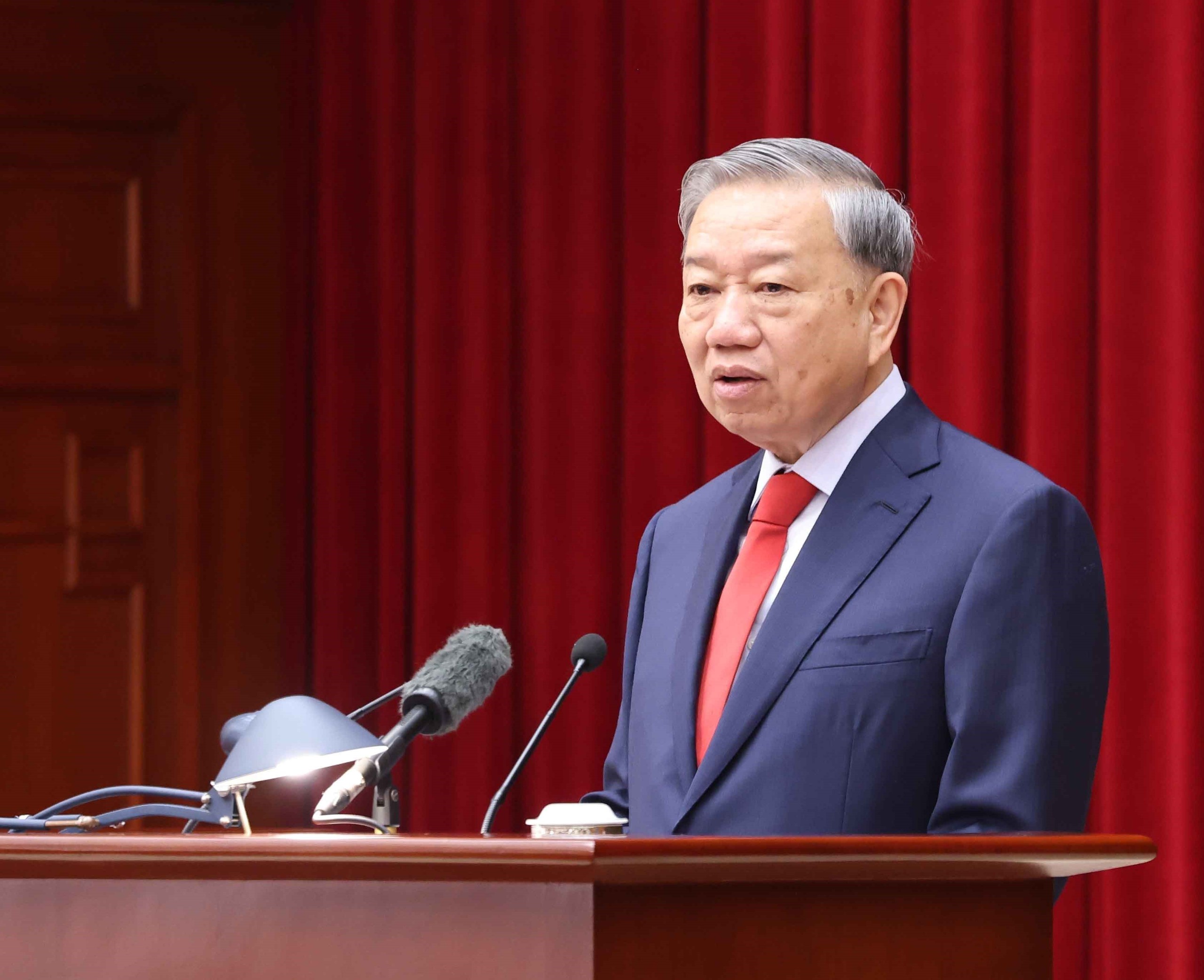 蘇林總書記在中央第二次會議上的開幕致辭