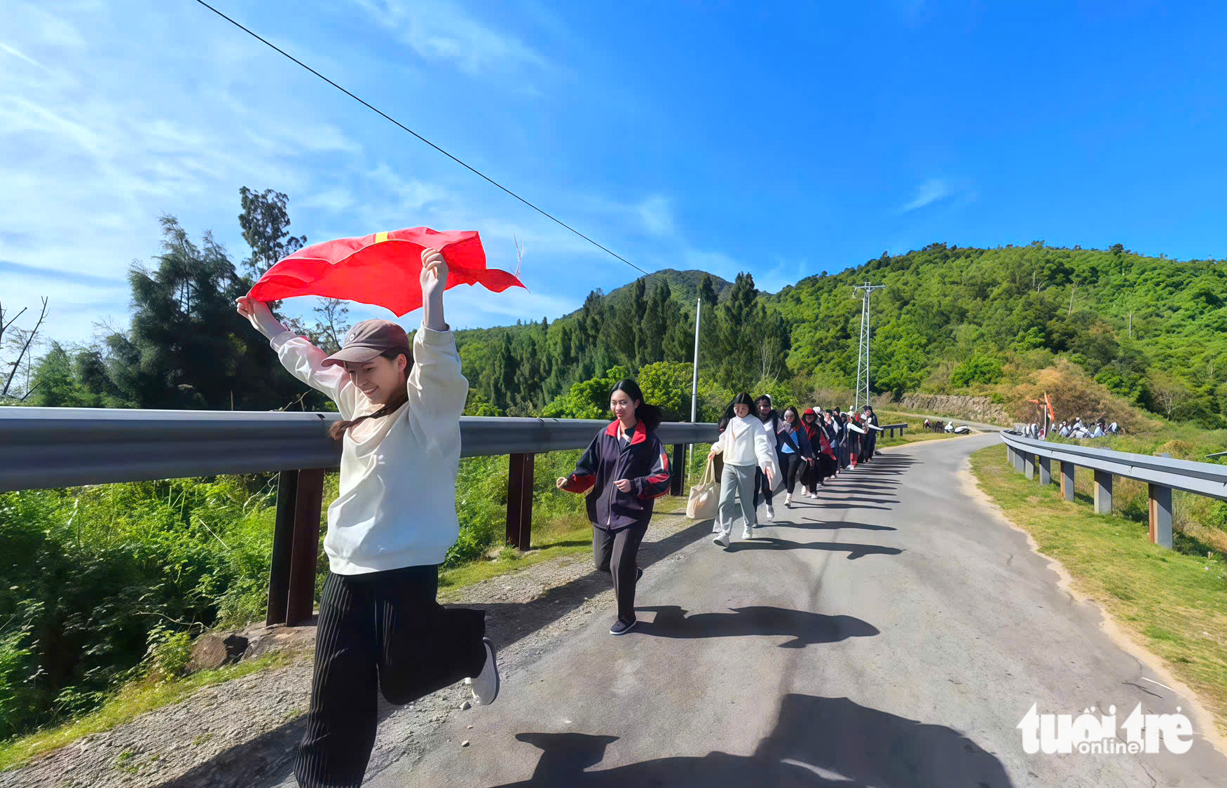 探索海雲關如歐洲天空般美麗的道路