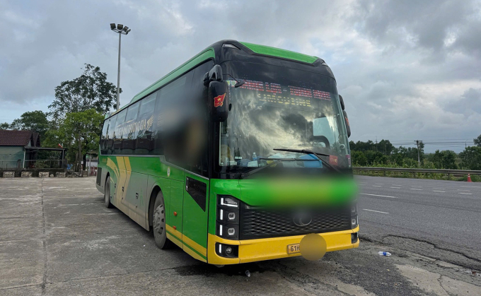 客車超載28人,被罰款近2億越南盾