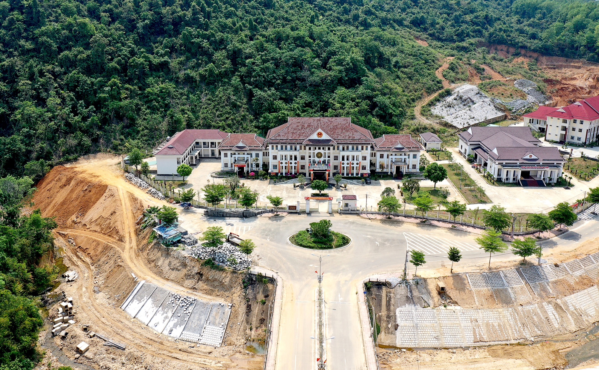 广南省要求干部在合并后前往岘港工作时提交购买、租赁住房需求登记