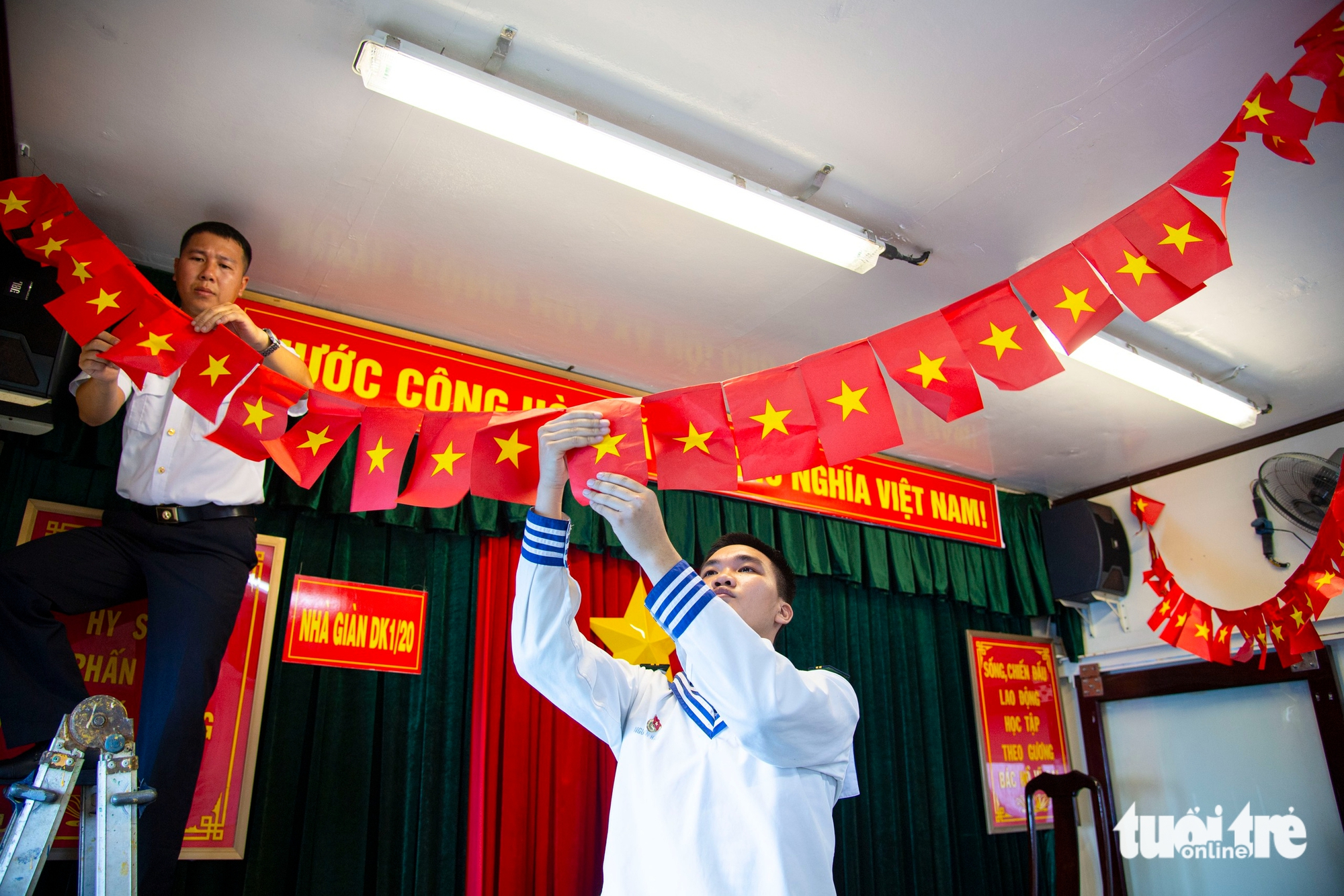 在DK1高腳屋首次投票的選民
