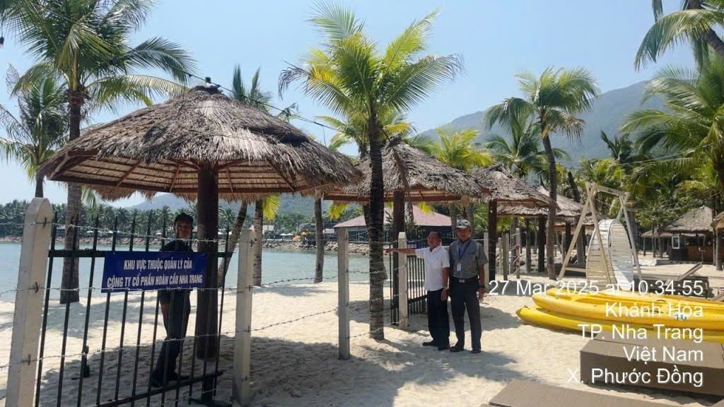 建议‘要求自行拆除’在芽庄海滩上令人反感的铁丝网