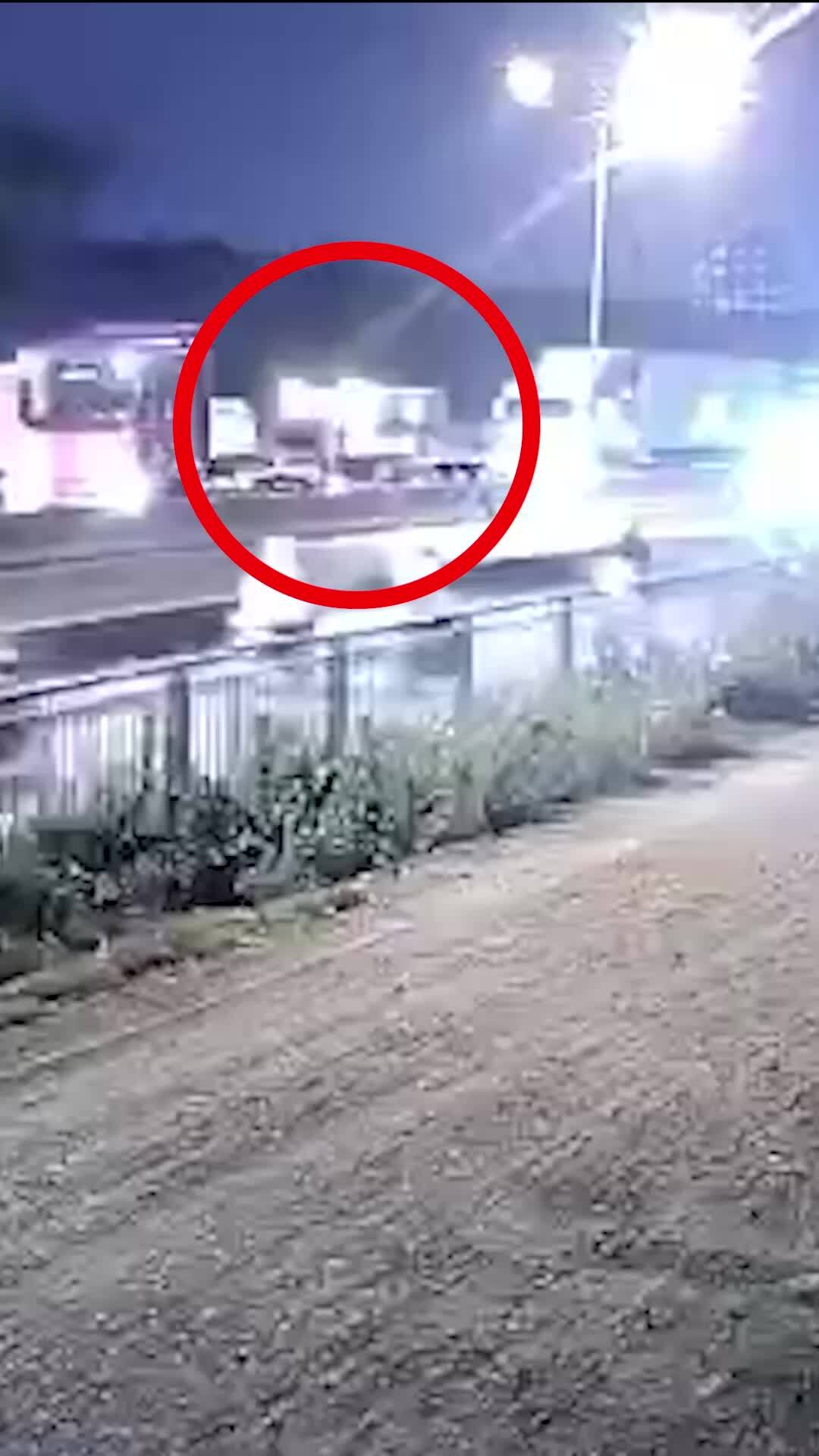 富美橋上發生六車連環相撞事故
