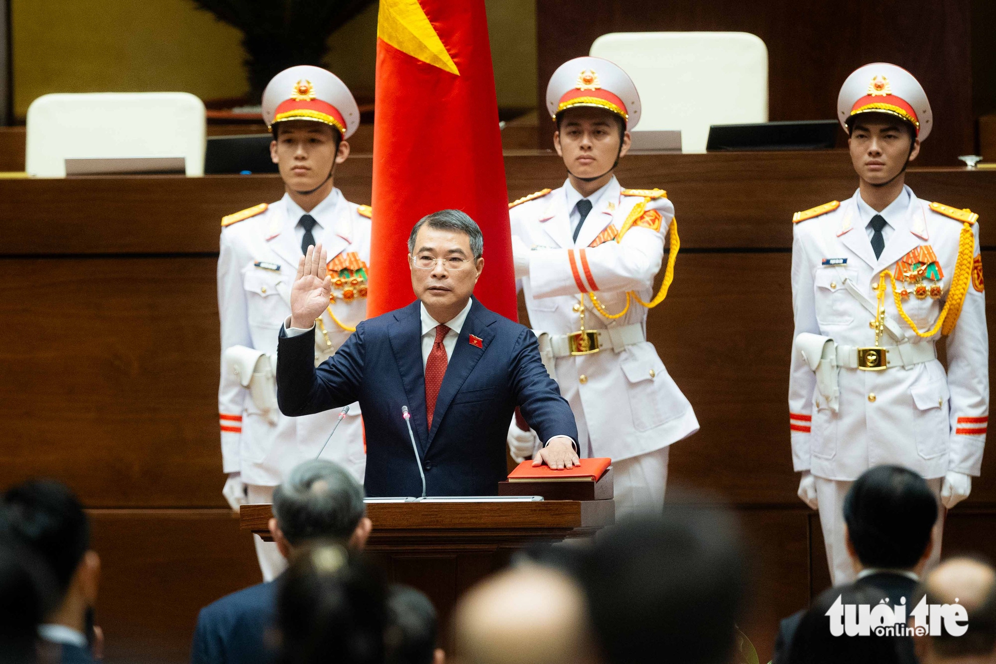 總理黎明興宣誓就職的時刻