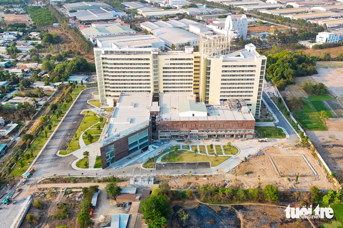 胡志明市绝对不因'等待合并'而中断公共投资