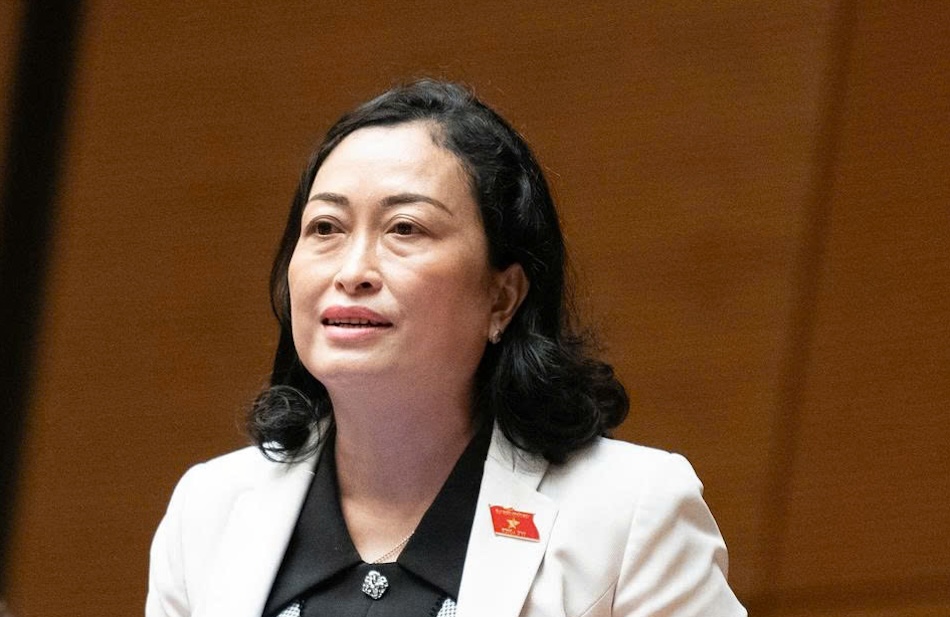 代表:鄉級人民委員會有2個辦公室承擔約14個部門的工作,每個辦公室負責7個部門