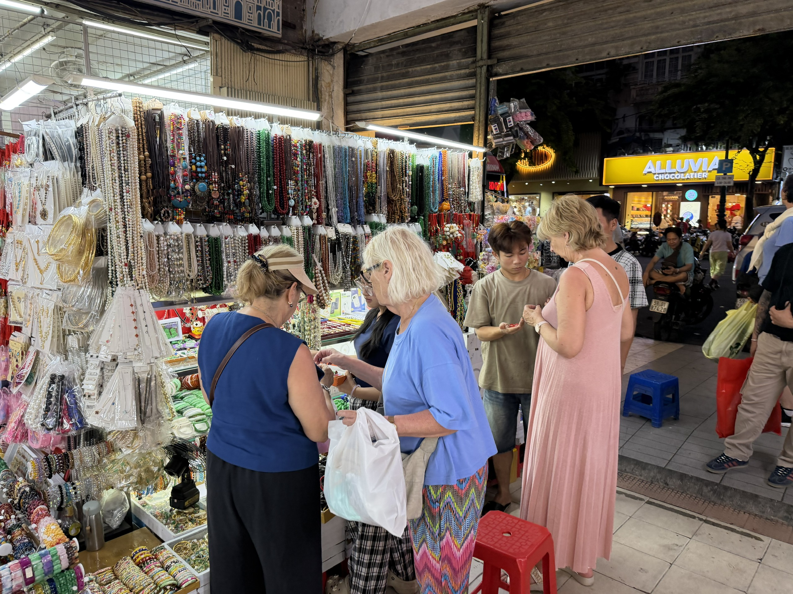 克服“燃油衝擊”,旅遊業創下紀錄