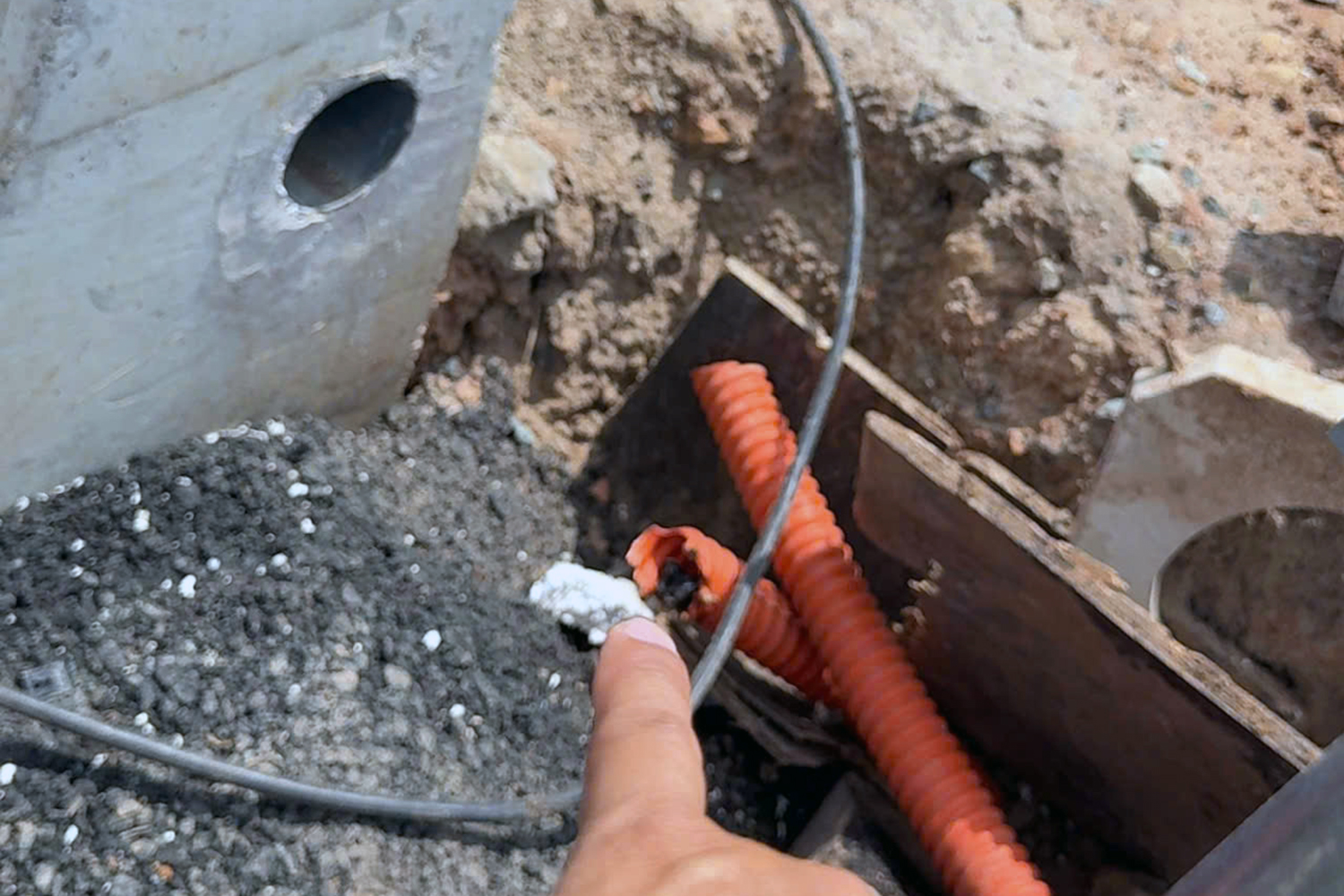 邊和-頭頓高速公路上超過2500米電纜被盜