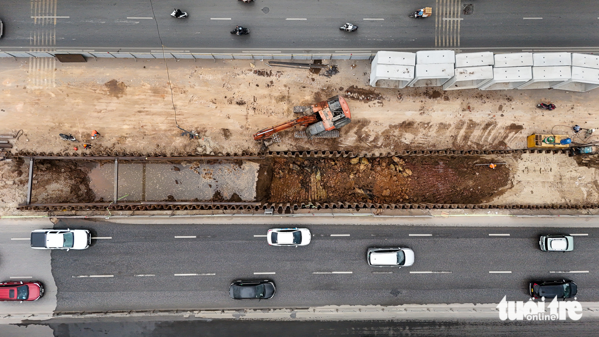 河內市在鄧文思、陳功、黎筍等街道設置路障進行防洪項目