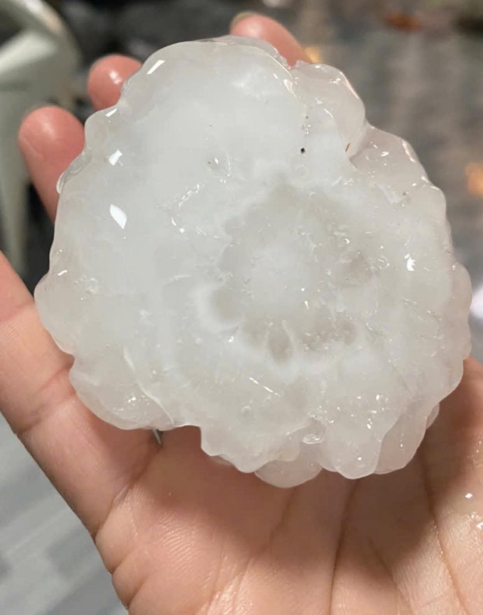 拳頭大的冰雹襲擊北河縣