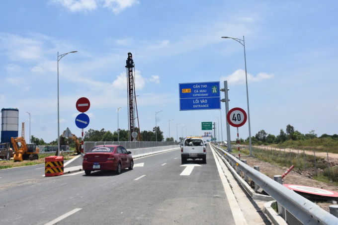 三條高速公路在假期前同步通車