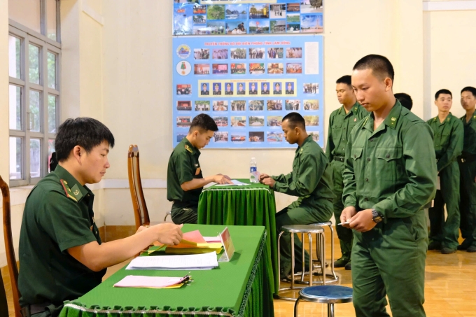林同省邊防戰士在邊境地區提前投票