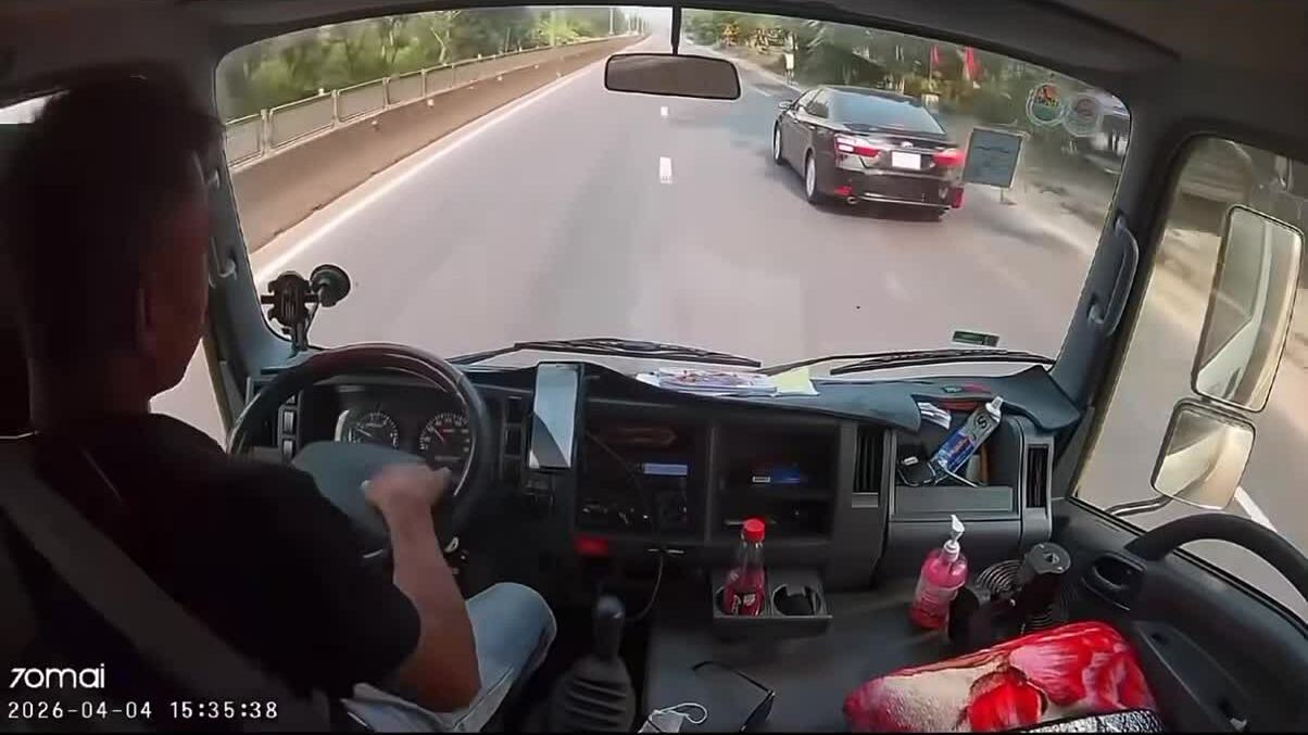 表彰司機在國道停車救小女孩