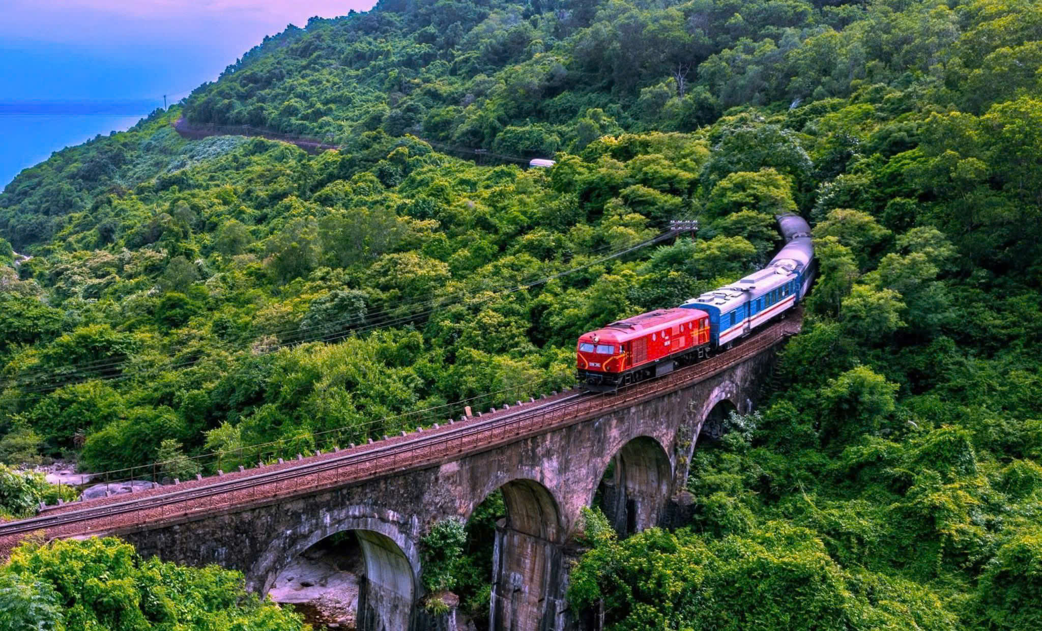 雄王祭祖和4月30日、5月1日期間鐵路增開多趟列車
