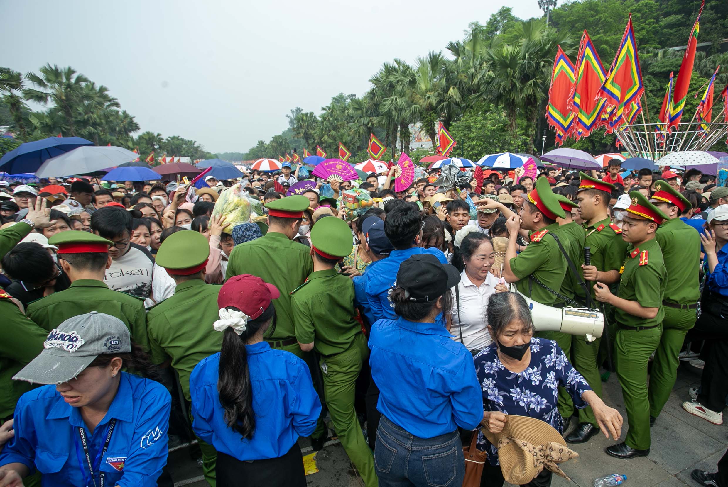 公安、軍隊、青年團全力保障雄王祭祖日的安全與秩序