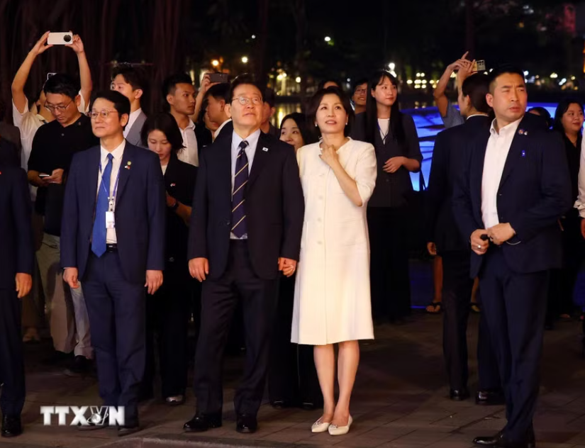 韓國總統與夫人遊覽還劍湖